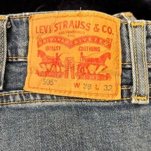 Levi’s 505 38 waist 32 length. No stains, rips or tears.